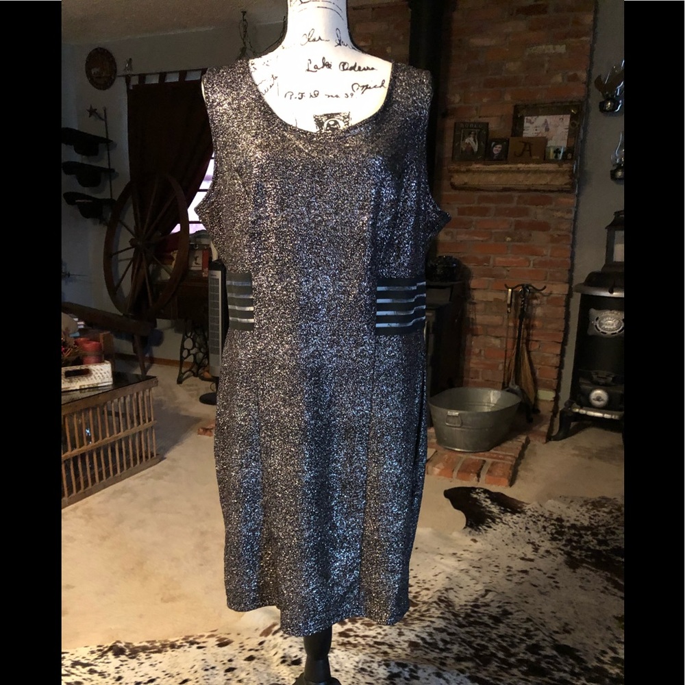 🤩Silver Sparkle Bodycon Dress w/ Peek-a-Boo Waist